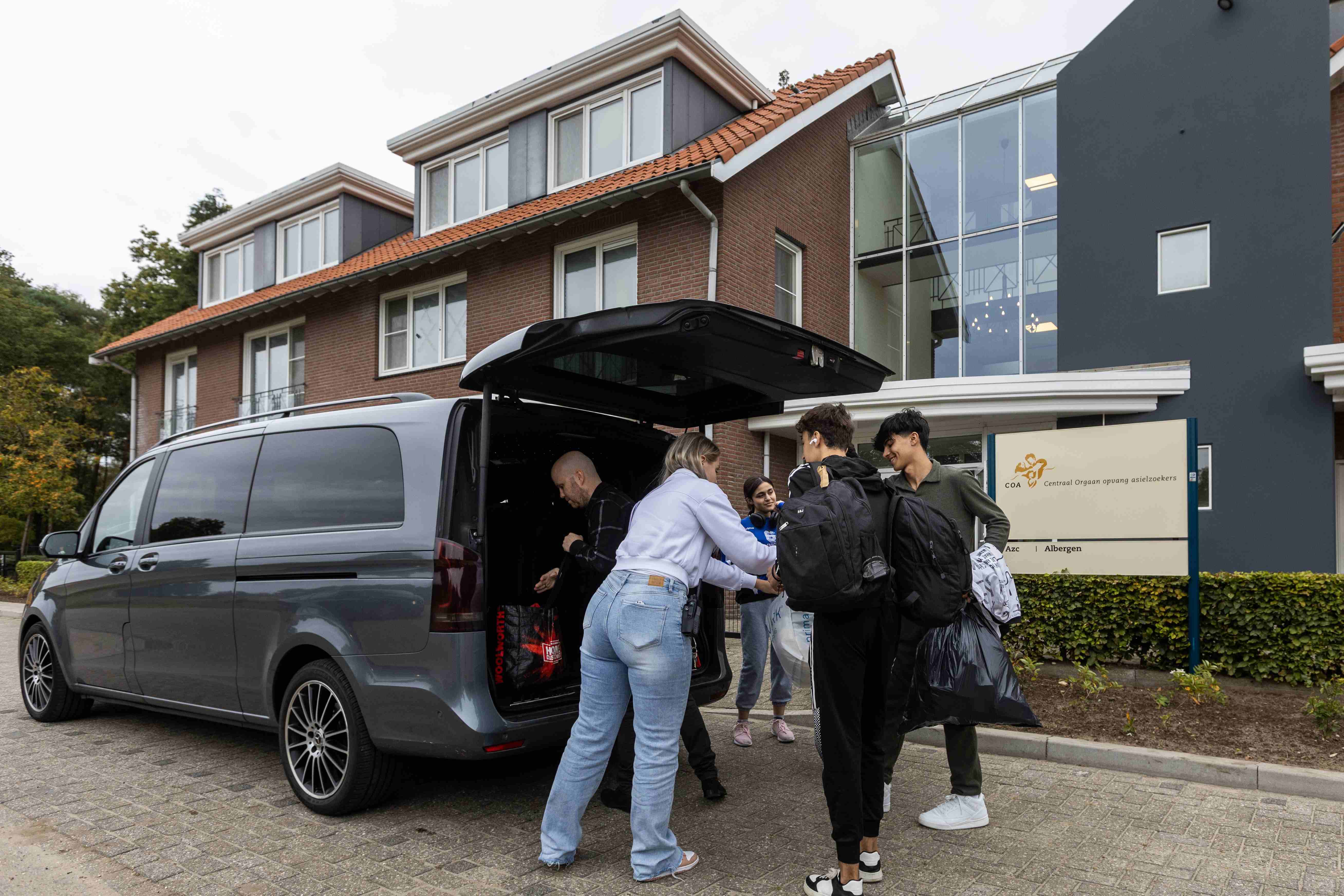 De eerste asielzoekers arriveren in Albergen