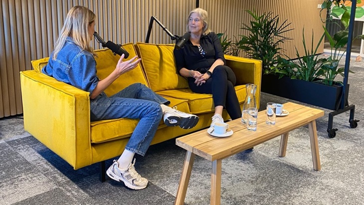 Podcast: Maar eerst koffie Tijdens de aflevering gaat Anne Dolman, communicatieadviseur bij Loyalis, in gesprek met Claudia Bouwman. In een halfuurtje bespreken ze dit onderwerp met diverse waardevolle tips en inzichten voor HR-professionals.