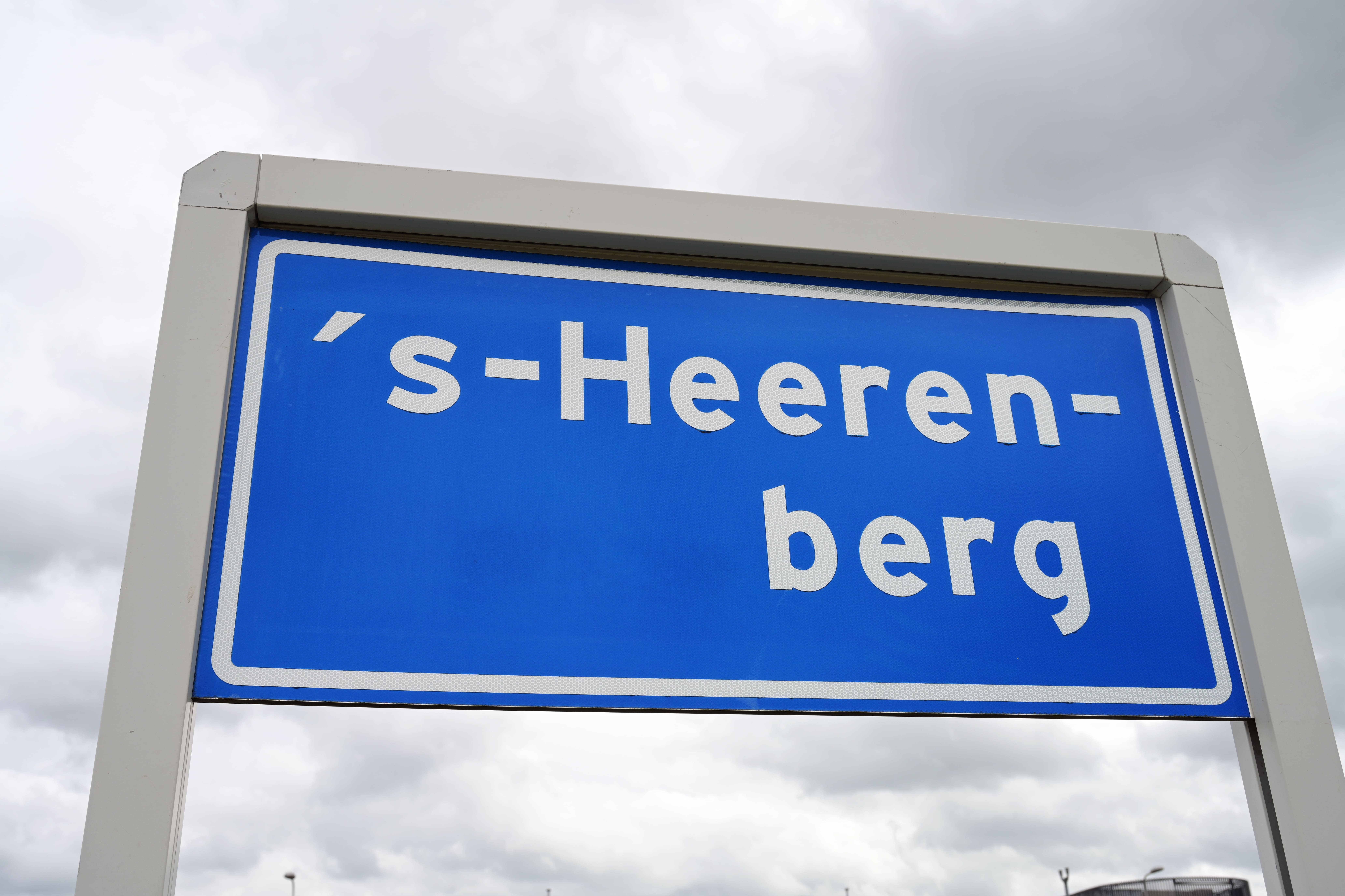 Vuurwerk gegooid bij raadsdebat in Didam over AZC