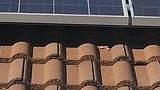 Zonnepanelen op een dak