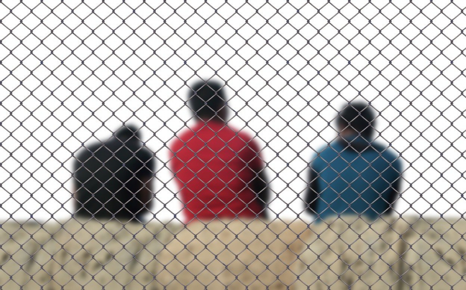 Vluchtelingen achter een hek