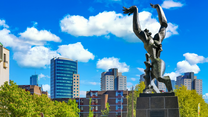 Monument 'De verwoeste stad' in Rotterdam