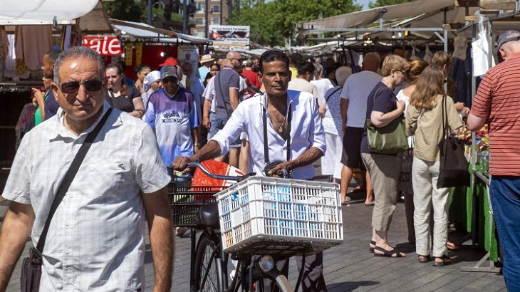 Mensen op de markt