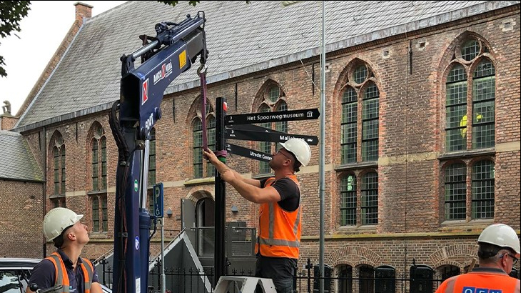 Medewerkers OFN bij kerk