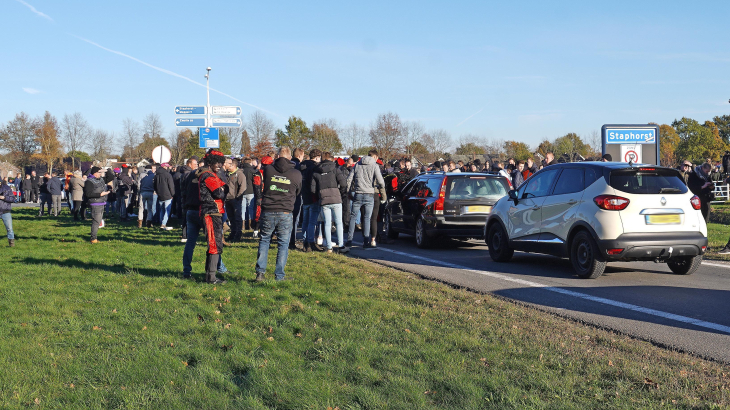 Geweld en bedreigingen tegen KOZP en Amnesty International in Staphorst