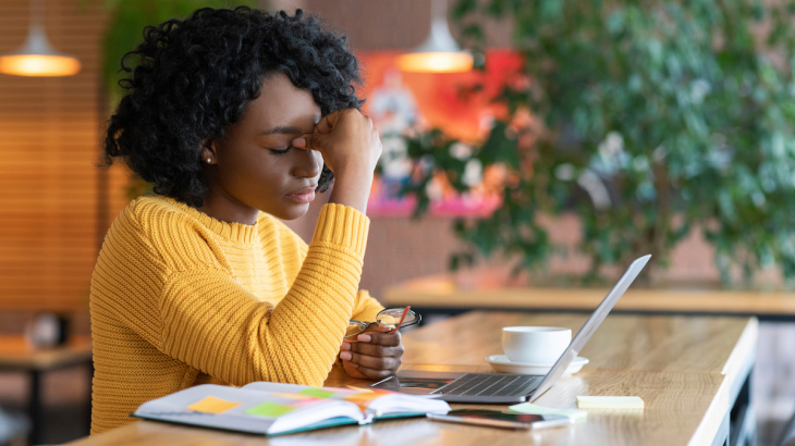 Leidinggevende Laat Medewerker Zwemmen