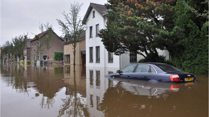 Bijzonder hoge waterstand in het Limburgse dorp Geulle op 16 juli 2021.