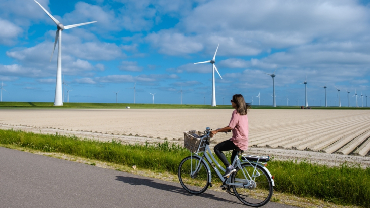 Jongere op e-bike