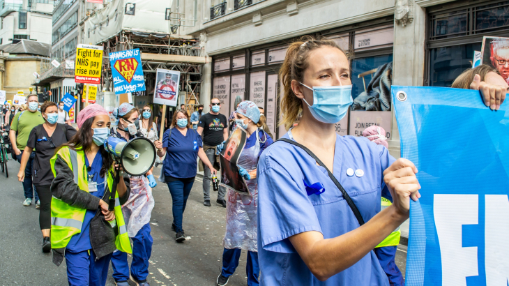 Britse zorgmedewerkers staken voor loonsverhoging - september 2020, London, UK