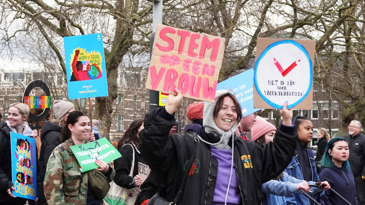 Demonstranten Stem op een Vrouw