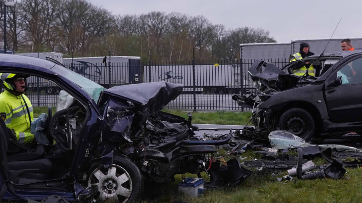 Op de N851 in Drenthe vond woensdagochtend een frontale botsing plaats. 