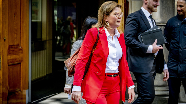 Minister Van der Wal voor Natuur en Stikstof op het Binnenhof na een gesprek over het landbouwakkoord.