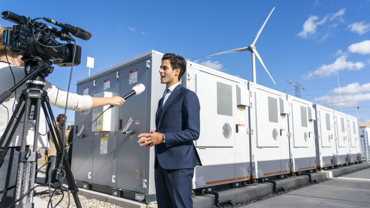 Minister Jetten opende eind vorig jaar in Lelystad de GIGA Buffalo, de grootste batterij van Nederland.