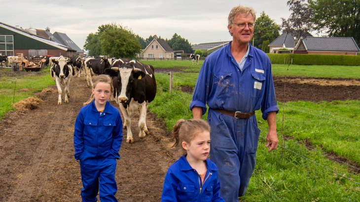 Oebele Brouwer bij de Melktap in Twijzel