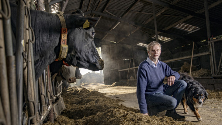 Maurits von Martels op zijn boerderij in Hessum