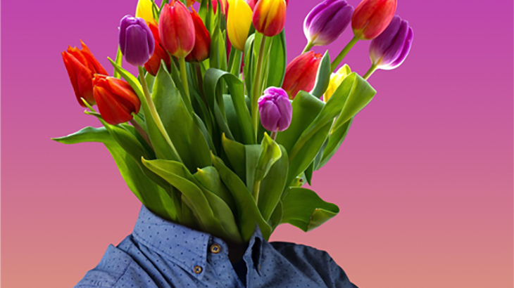 Man met tulpen