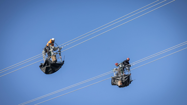 Onderhoud aan de 380kV hoogspanningsverbinding tussen Krimpen aan den IJssel en Geertruidenberg.