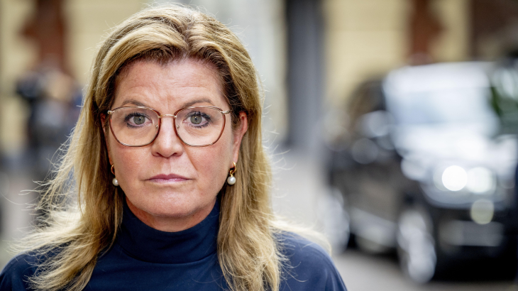 Demissionair minister Christianne van der Wal (Natuur en Stikstof) op het Binnenhof voorafgaand aan de wekelijkse ministerraad. Foto: Robin Utrecht (ANP)