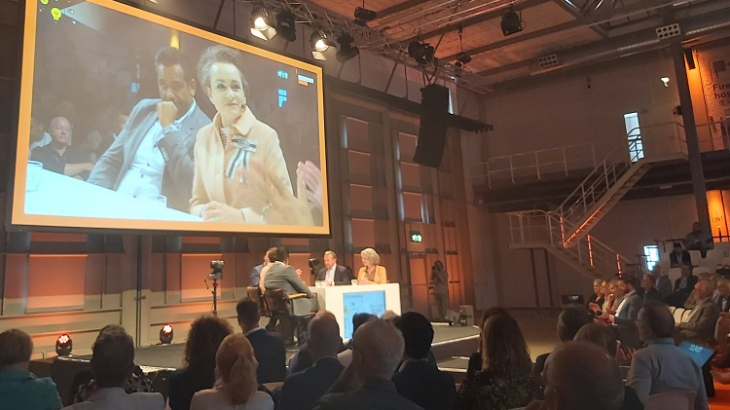 Van Huffelen bij het plenair debat iBestuurcongres