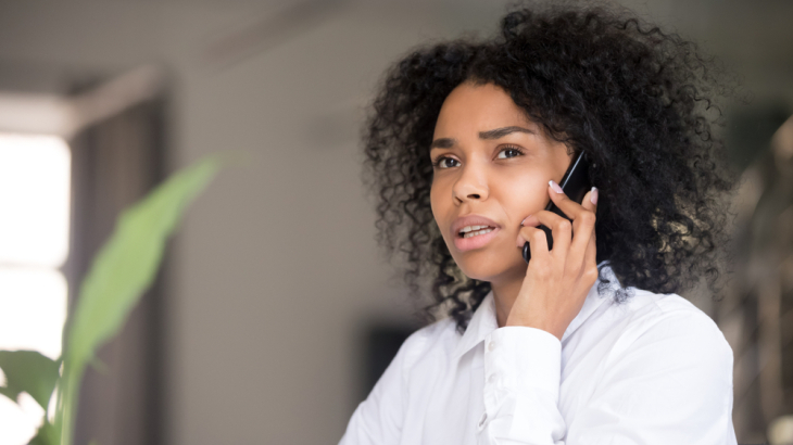 bellen medewerker shutterstock