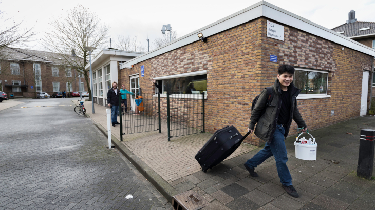 Azc in de Utrechtse wijk Oog in Al. Foto: COA / Inge van Mill