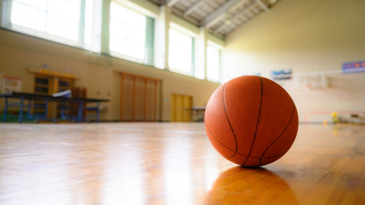 Basketbal gymzaal shutterstock