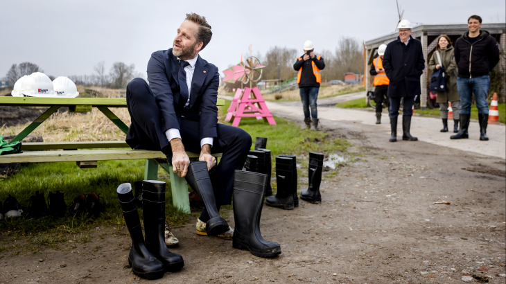Begin maart was Hugo de Jonge, demissionair minister voor Volkshuisvesting, bij het startschot voor de bouw van de Suikerzijde; een grote inbreidingslocatie in de stad Groningen.