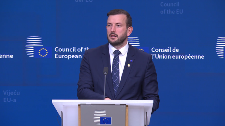 Virginijus Sinkevičius, Eurocommissaris voor milieu, maandag tijdens een persconferentie.