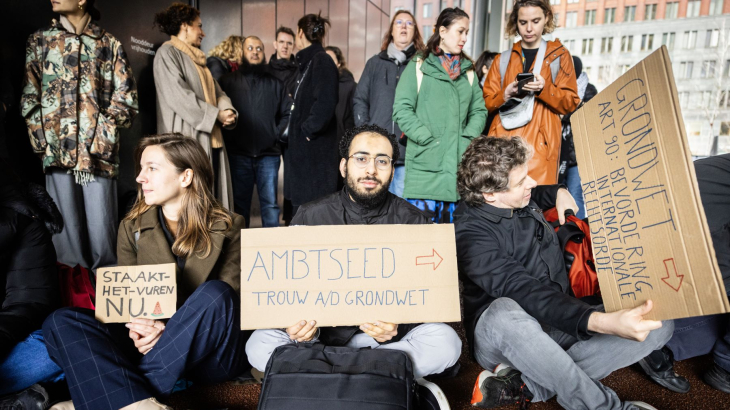 Van een ambtenaar mag kritisch nadenken worden verwacht.