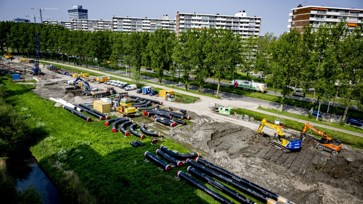 Aanleg van een warmtenet in een buurt in Rijswijk, vlakbij Den Haag.