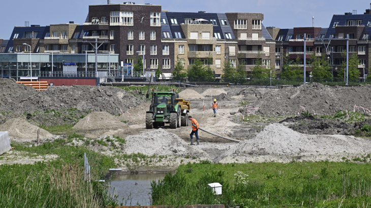 Grond wordt bouwrijp gemaakt in de gemeente Lansingerland.