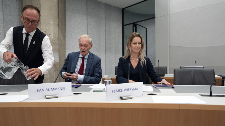 De aankomende minister van Landbouw, Visserij, Voedselzekerheid en Natuur, Femke Wiersma (BBB) en aankomend staatssecretaris van Visserij, Voedselzekerheid en Natuur, Jean Rummenie (BBB) tijdens de hoorzitting in de Tweede Kamer. 