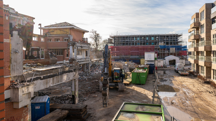 De sloop begin dit jaar van het overdekte winkelcentrum Arendshof II, gebouwd in 1997, in Oosterhout in Noord-Brabant.