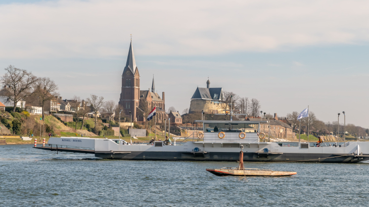 De veerpont bij Kessel, in de Limburgse gemeente Peel en Maas.