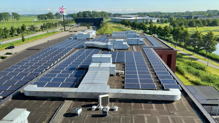 zonnepanelen op een bedrijf