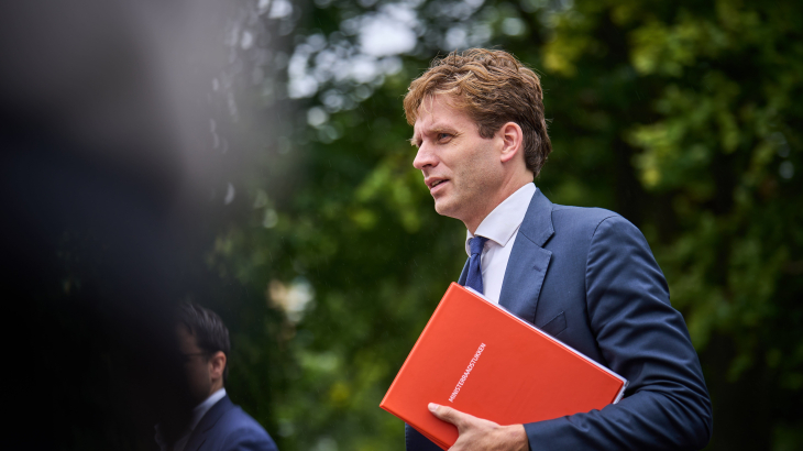 Staatssecretaris Vincent Karremans (Jeugd, Preventie en Sport) komt aan bij het Catshuis voor de ministerraad. Foto: Phil Nijhuis (ANP) 