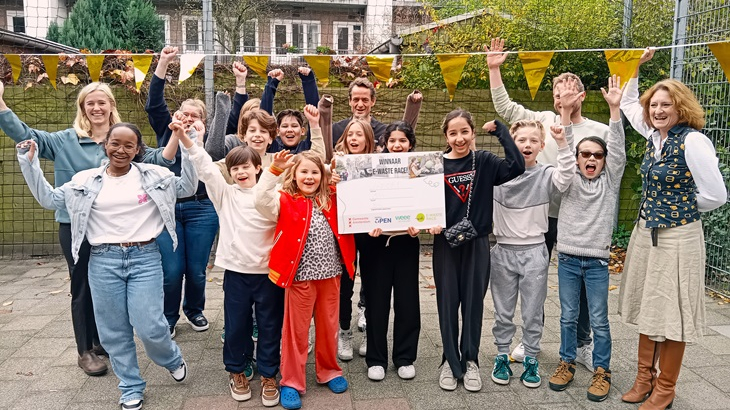 Eén van de winnende deelnemende scholen aan de E-waste race.