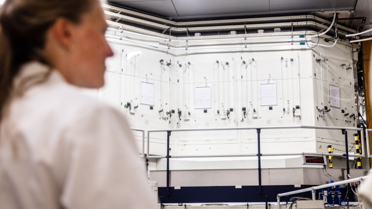 Het interieur van de gerenoveerde onderzoeksreactor van TU Delft tijdens een rondleiding afgelopen oktober.