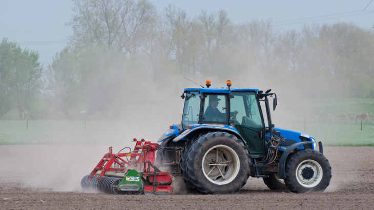 Boer in tractor