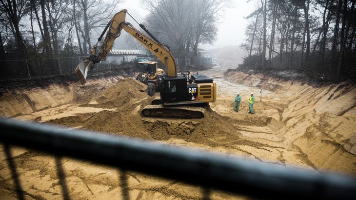 Sanering van vervuilde grond bij Halsteren