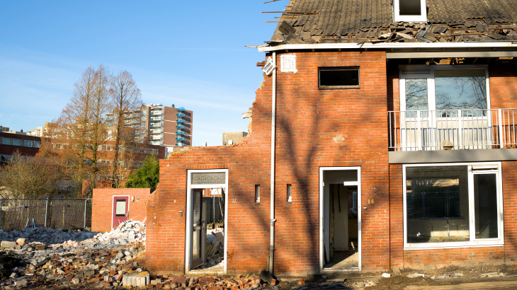 De sloop van 27 woningen in de Schildersbuurt in Terneuzen, begin dit jaar.