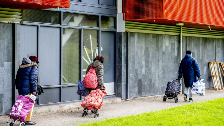 Vrouwen met boodschappentassen. Foto: Robin Utrecht/ANP