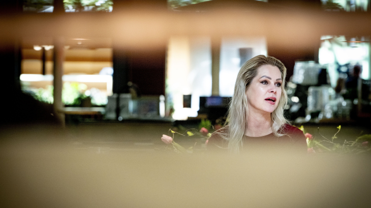 Landbouwminister Femke Wiersma tijdens een persmoment na de publicatie van het plan van de ministeriële commissie.