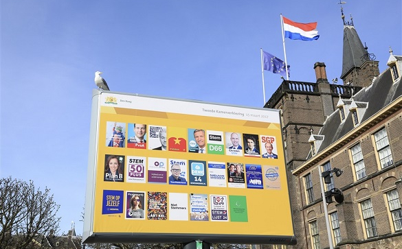 verkiezingsbord-binnenhof-2.jpg