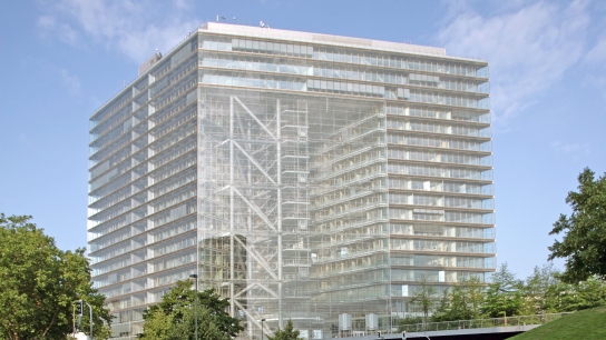 De Stadttor in Düsseldorf, waar Nederlandse gedeputeerden een intentieovereenkomst tekenden met het landbouwministerie van de Duitse deelstaat Noordrijn-Westfalen.
