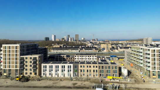 Woningbouw in Almere door woningcorporaties de Alliantie en GoedeStede.