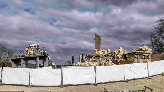 De ingestorte Wilhelminatoren bij Valkenburg  