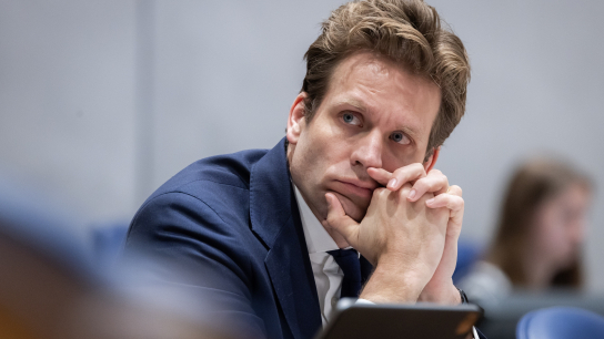 Staatssecretaris Vincent Karremans (Jeugd, Preventie en Sport) tijdens een debat in de Tweede Kamer. Foto: Laurens van Putten/ANP 