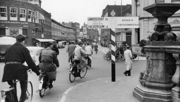 Fietsers in Utrecht, 1955