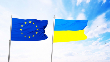 Vlaggen van de EU en Oekraïne